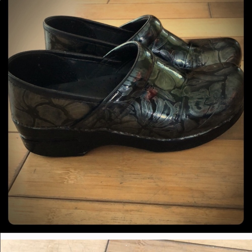 Dansko clogs Worn but in great condition!